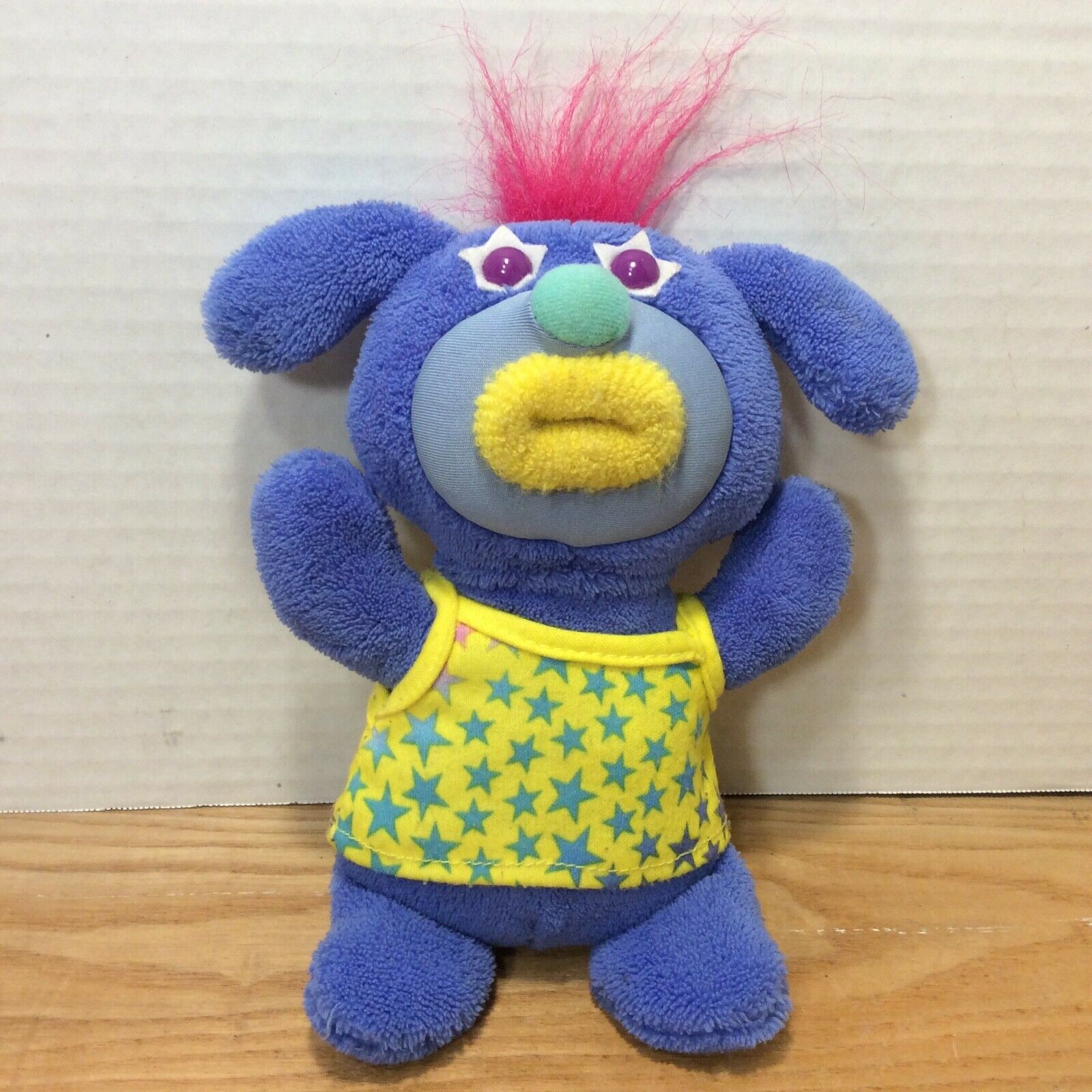 Sing-a-ma-jigs Violet Plush Singing Toy "99 Singamajigs On The Wall” Blue Yello