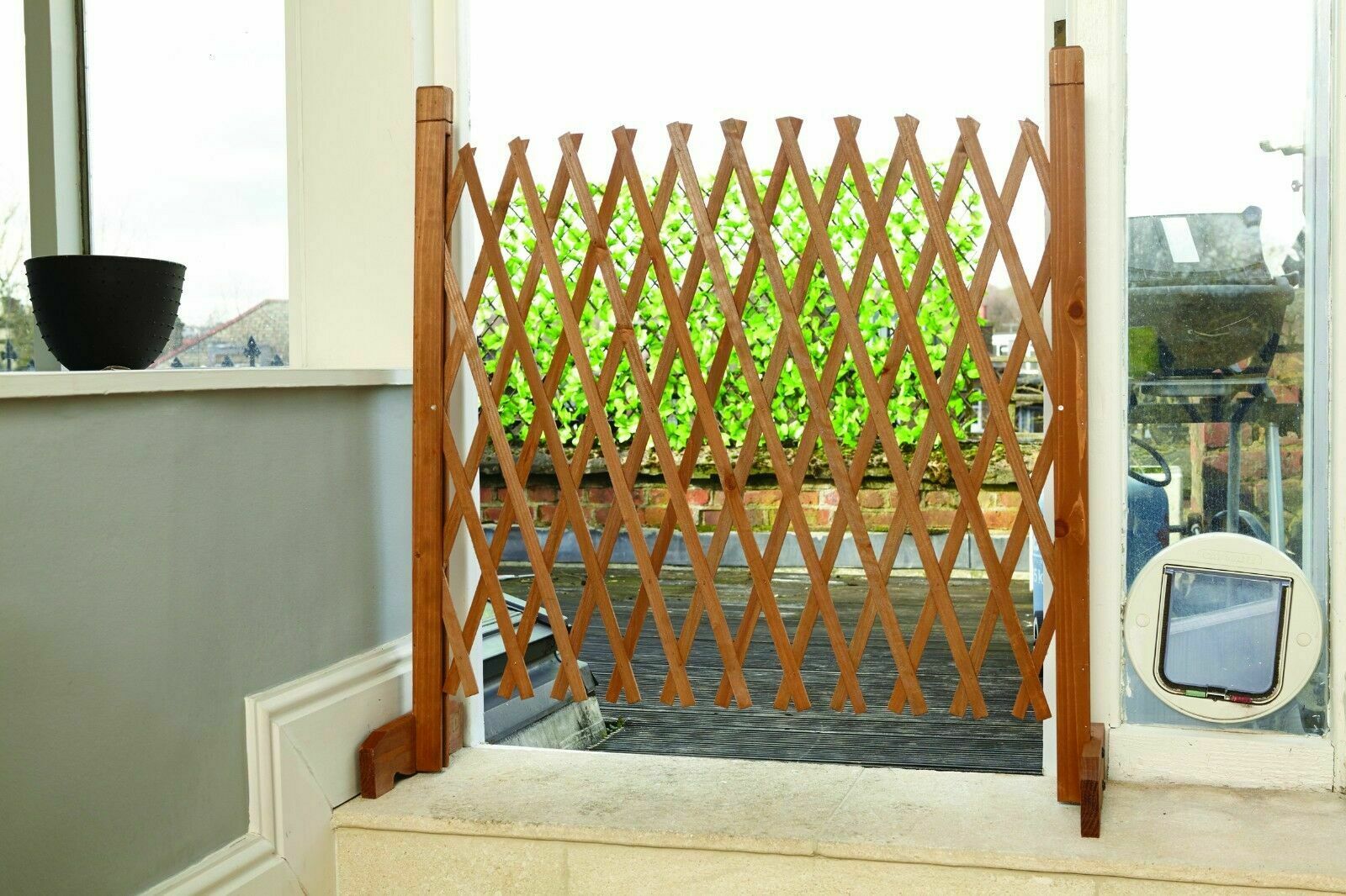 Expanding Portable Wooden Fence Screen Gate Kid Safety Dog Pet Garden Extendable